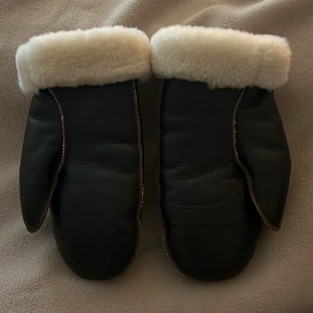 Sheepskin leather mittens